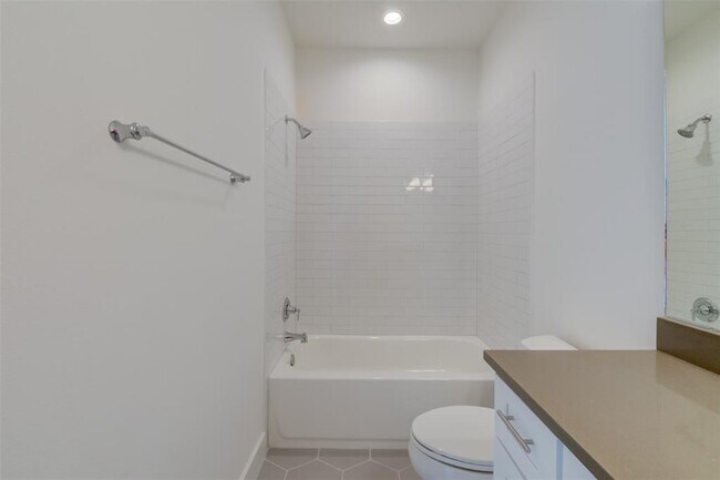 Building Photo - 2551 Judiway St