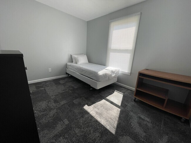 Building Photo - Stone Dr. 312