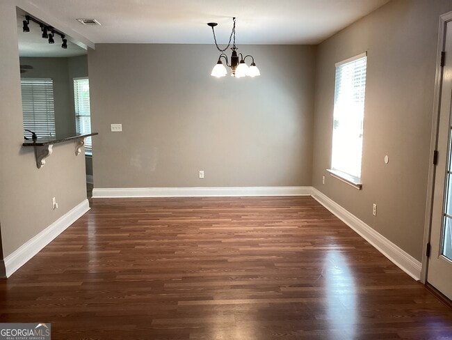 Building Photo - 365 Creekside Dr