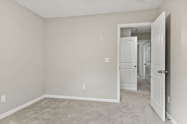 Building Photo - Simpsonville 3BR/2.5BA with Granite, Garag...