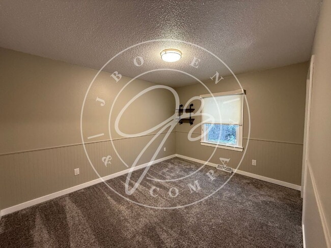 Building Photo - "Charming 3-Bedroom Perrysburg Home with 3 Baths and a Finished Basement!"