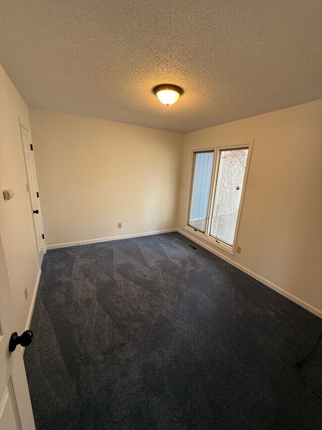 Building Photo - Carolina Lakes