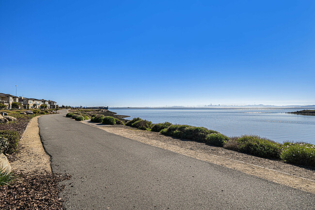 Building Photo - 203 Seacliff Way