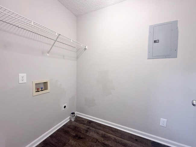 Building Photo - 480 W 4th St