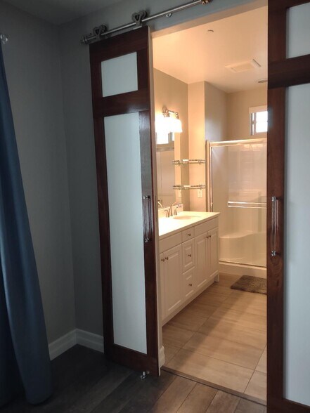 Building Photo - 982 Sweetbriar Ln