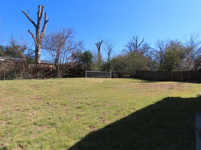 Building Photo - Newly Remodeled 3 Bedroom-1.5 Bath Home!