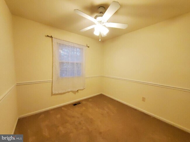 Building Photo - 2077 Pilgrim Dr