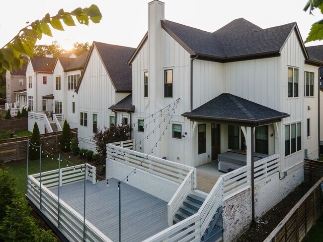 Building Photo - **LIKE-NEW, HIGH-END EXECUTIVE HOME WITH I...