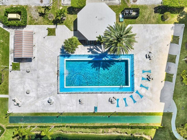 Building Photo - 1770 NE 191st St