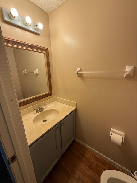 Building Photo - 1510 Cottonwood Dr