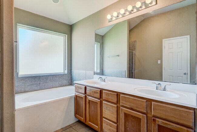 Building Photo - 25206 Pepper Ridge Ln