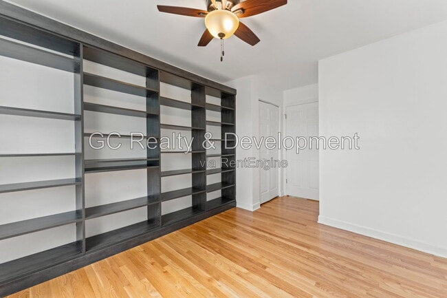 Building Photo - 6429 N Damen Ave