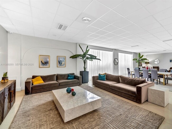 Building Photo - 3140 S Ocean Dr