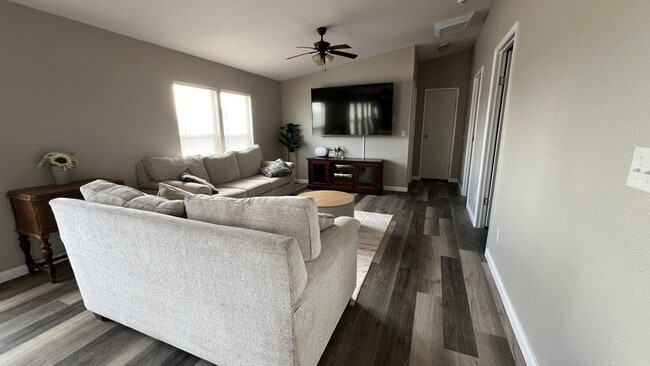 Building Photo - Beautiful Solar-Powered 3 Bedroom Home