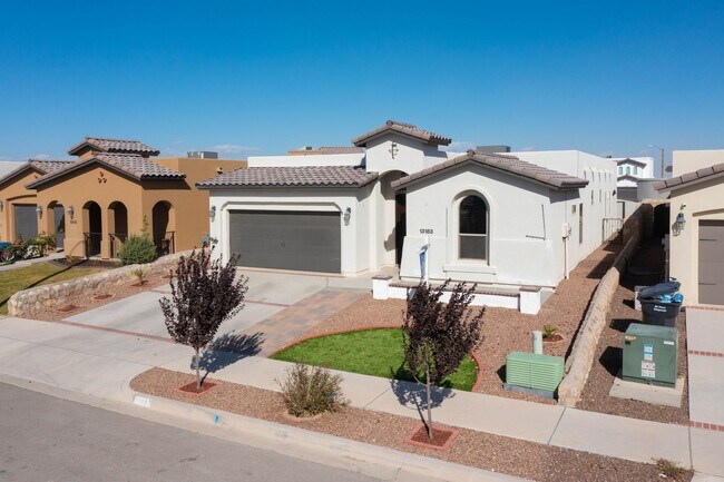 Building Photo - Beautiful East side House