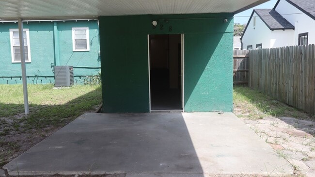 Building Photo - MOVE IN SPECIAL - Historic Charm 3 bedroom...