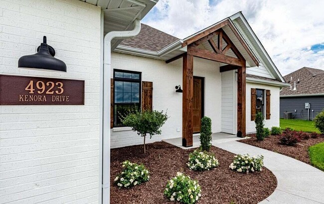 Building Photo - 4923 Kenora Dr