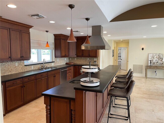 Building Photo - 1008 Orange Isle