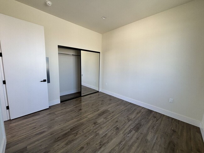 Building Photo - 2168 Balboa Ave