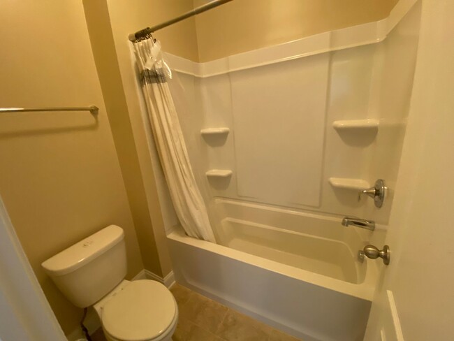 Building Photo - AVAILABLE NOW!-BUNGALOW STYLE HOME -JUST B...