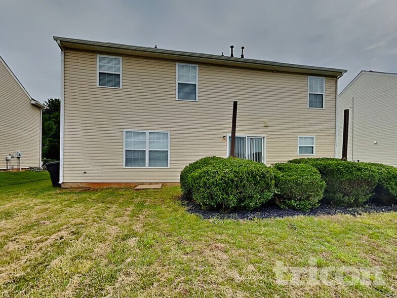 Building Photo - 2208 Ballingarry Dr