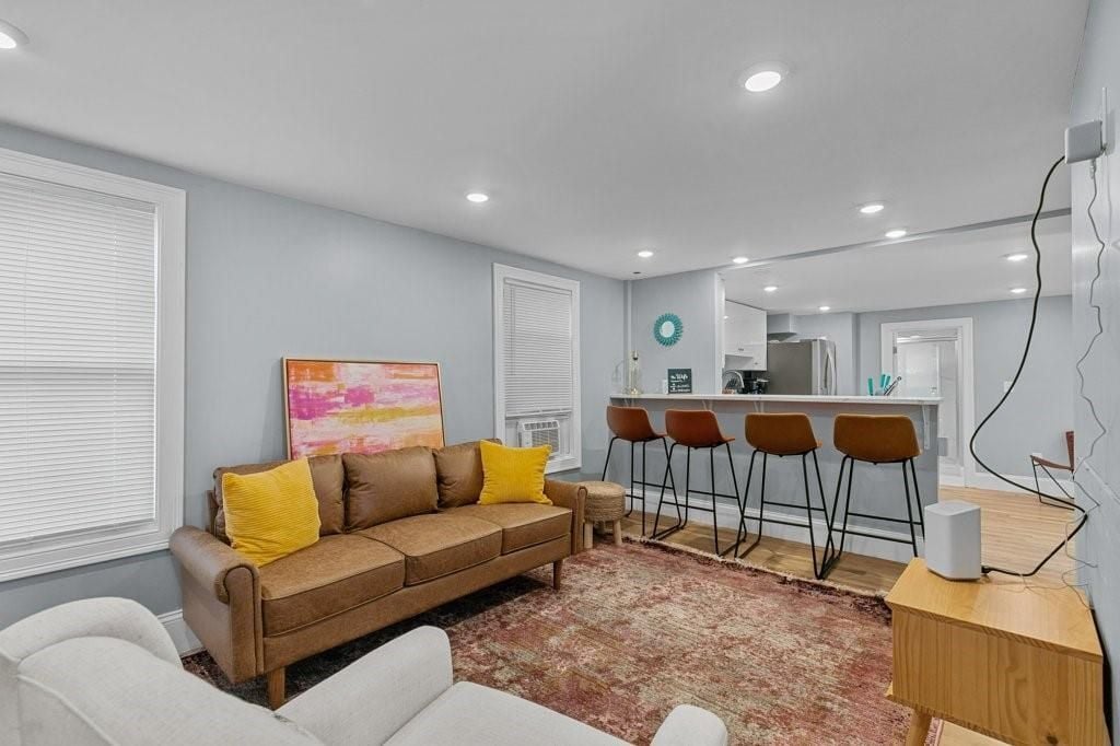 Building Photo - 382 Spring St