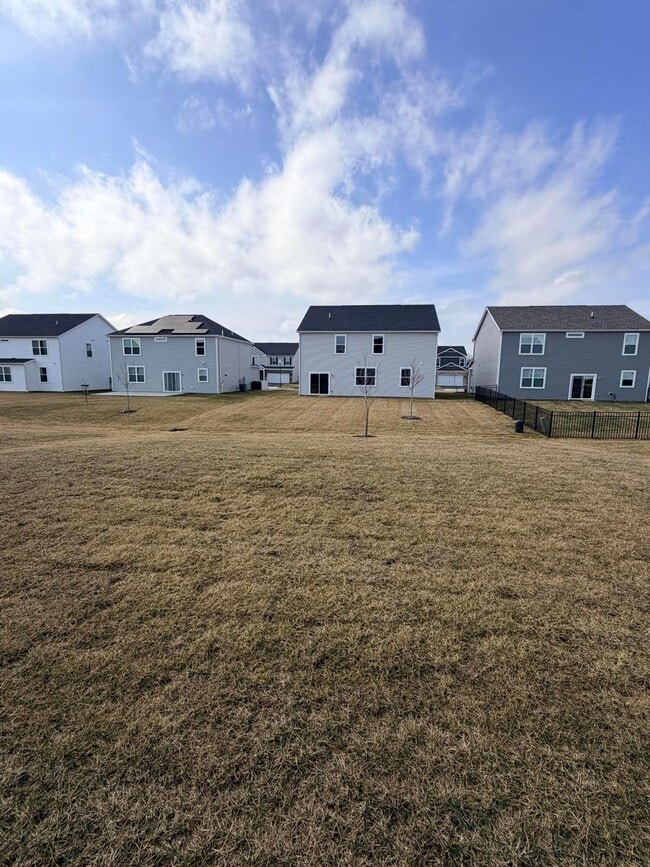 Building Photo - 1315 Red Tail Pl