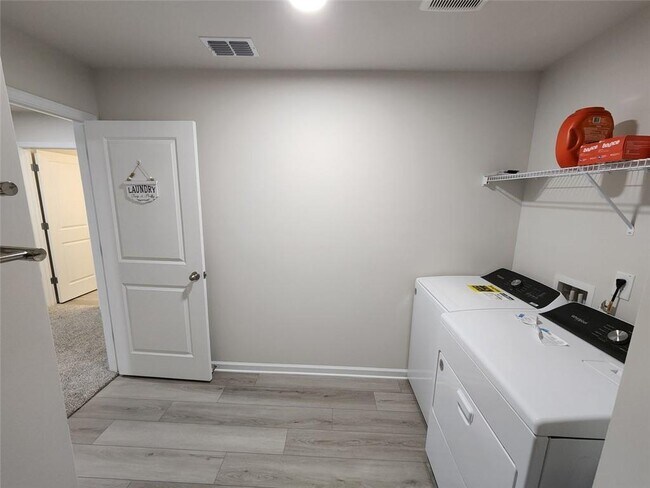 Building Photo - 235 Vly Oak Dr