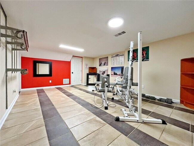 Building Photo - 6709 Wooded Cove Ct