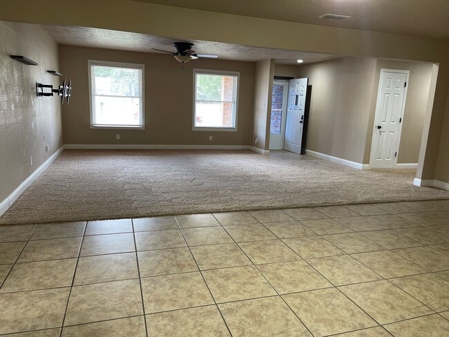 Building Photo - Beautiful 3 Bedroom Home, Zia School District!