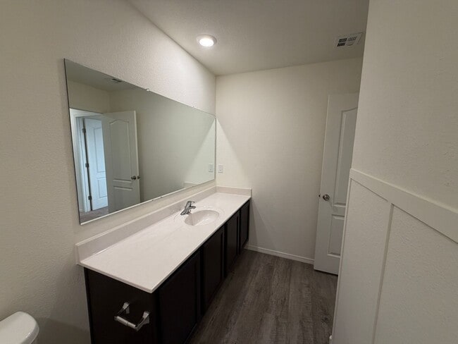 Building Photo - 3 Bedroom Single Story Home Available Near Huning Ranch Loop SW & Main St NW in Los Lunas!