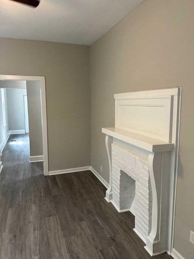 Building Photo - Gorgeous Updated 5 Bedroom/2.5 Bath House!