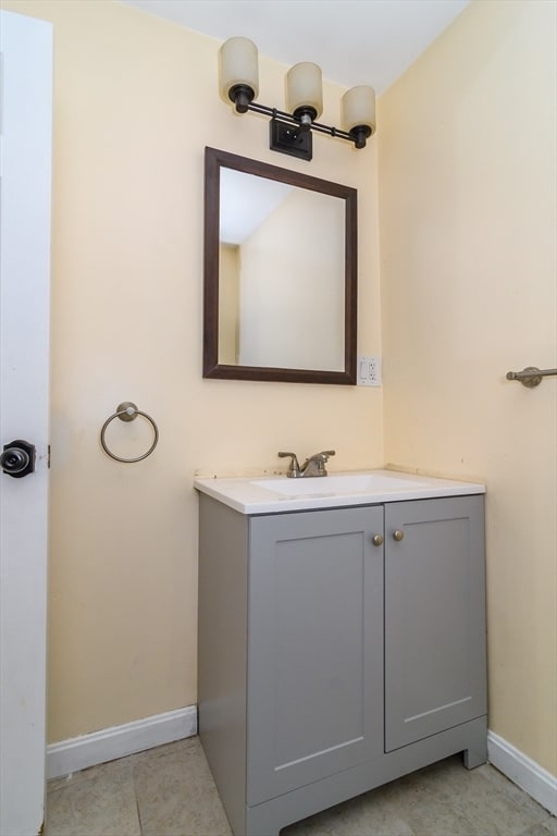 Building Photo - 10 Spring Valley Rd