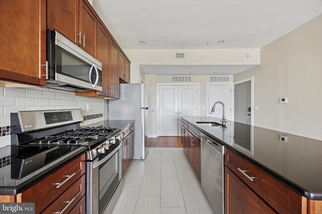 Building Photo - 601 N 2nd St