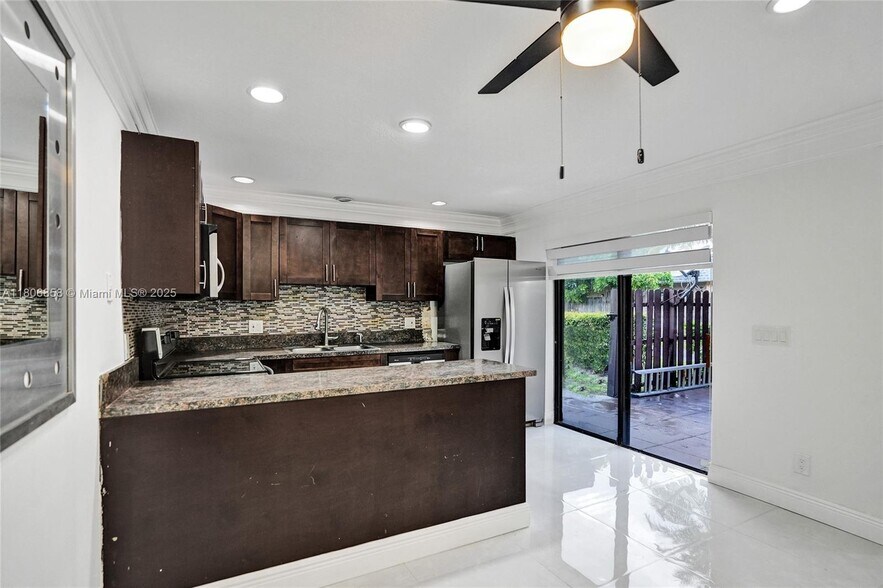 Building Photo - 7947 Tam Oshanter Blvd