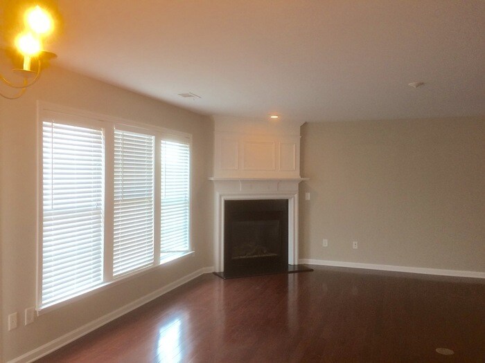 Building Photo - 3236 Wellington Walk SW