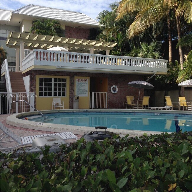 Building Photo - 2424 SE 17th St