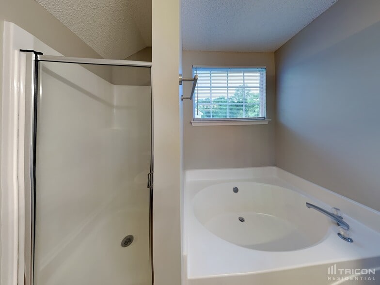 Building Photo - 6303 Pensfold Dr