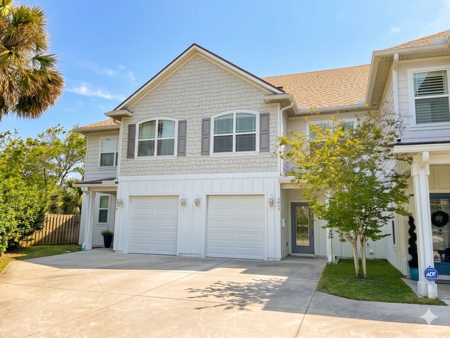 Building Photo - 4 Bedroom 3.5 bath Beauty in Just a Short Stroll to Jax Beach - Garage, Lawncare Included & Fence...