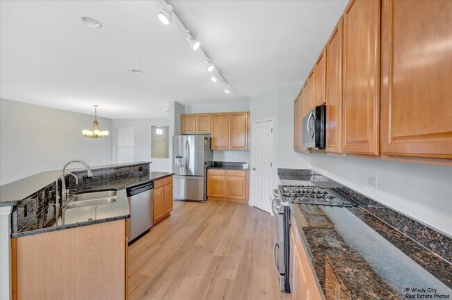 Building Photo - 1848 Crenshaw Cir