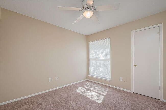Building Photo - 15730 Oak Mountain Dr