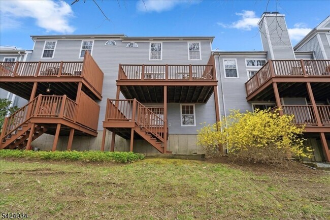 Building Photo - 5 Ajax Ct