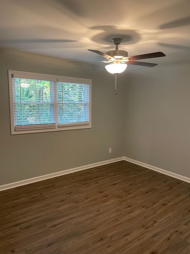 Building Photo - 1664 NE 22nd St