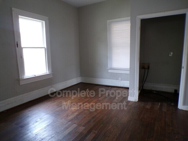 Building Photo - 6817 Division Ave