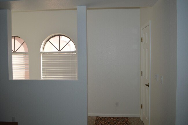 Building Photo - 5640 E Bell Rd