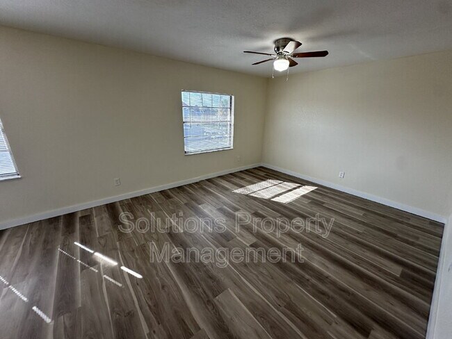 Building Photo - 565 Jackson Ave