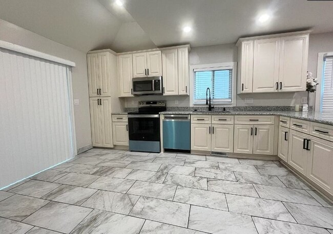 Building Photo - 336 E Prospect St