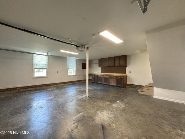 Building Photo - 911 Pine Valley Rd