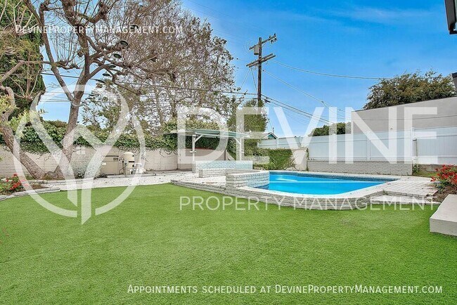 Building Photo - 3026 Greenfield Ave