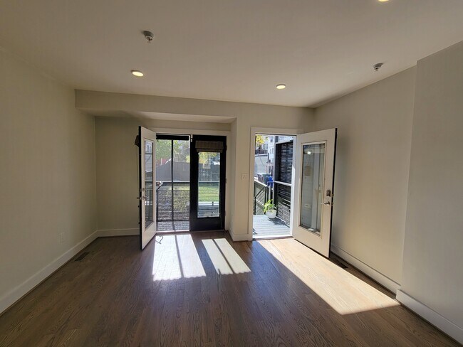 Building Photo - 724 Taylor St NW